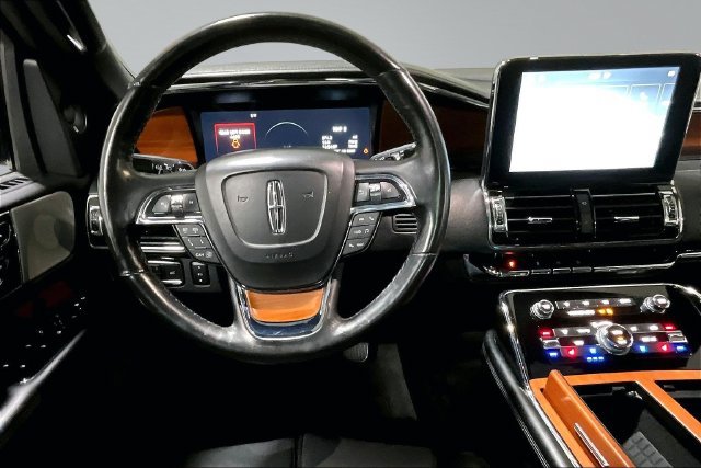 Used 2018 Lincoln Navigator Reserve w/ Technology Package AWD/4WD image 8