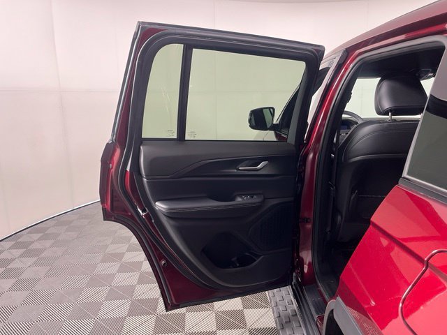 Used 2025 Jeep Grand Cherokee Altitude AWD/4WD image 37