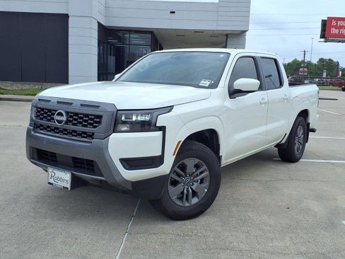Certified 2026 Nissan Frontier SV RWD image 1