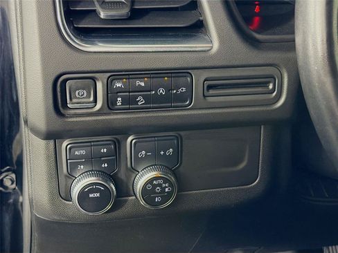 Used 2022 GMC Yukon AT4 AWD/4WD image 17