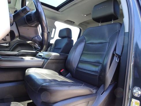 Used 2019 GMC Sierra 2500 Denali w/ Duramax Plus Package AWD/4WD image 11