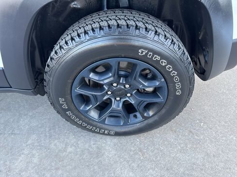 Used 2022 Jeep Cherokee Latitude w/ Sun & Sound Group image 14