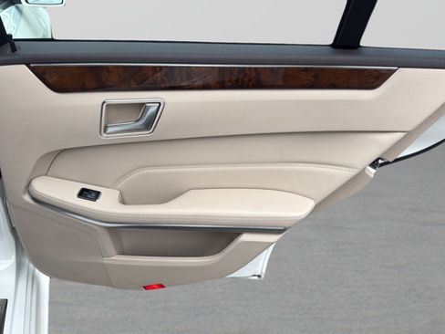Used 2014 Mercedes-Benz E 350 Sedan image 29
