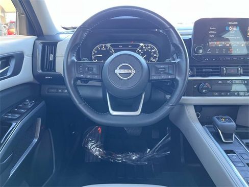 Used 2023 Nissan Pathfinder SL image 13