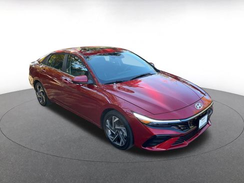 Used 2025 Hyundai Elantra SEL image 1
