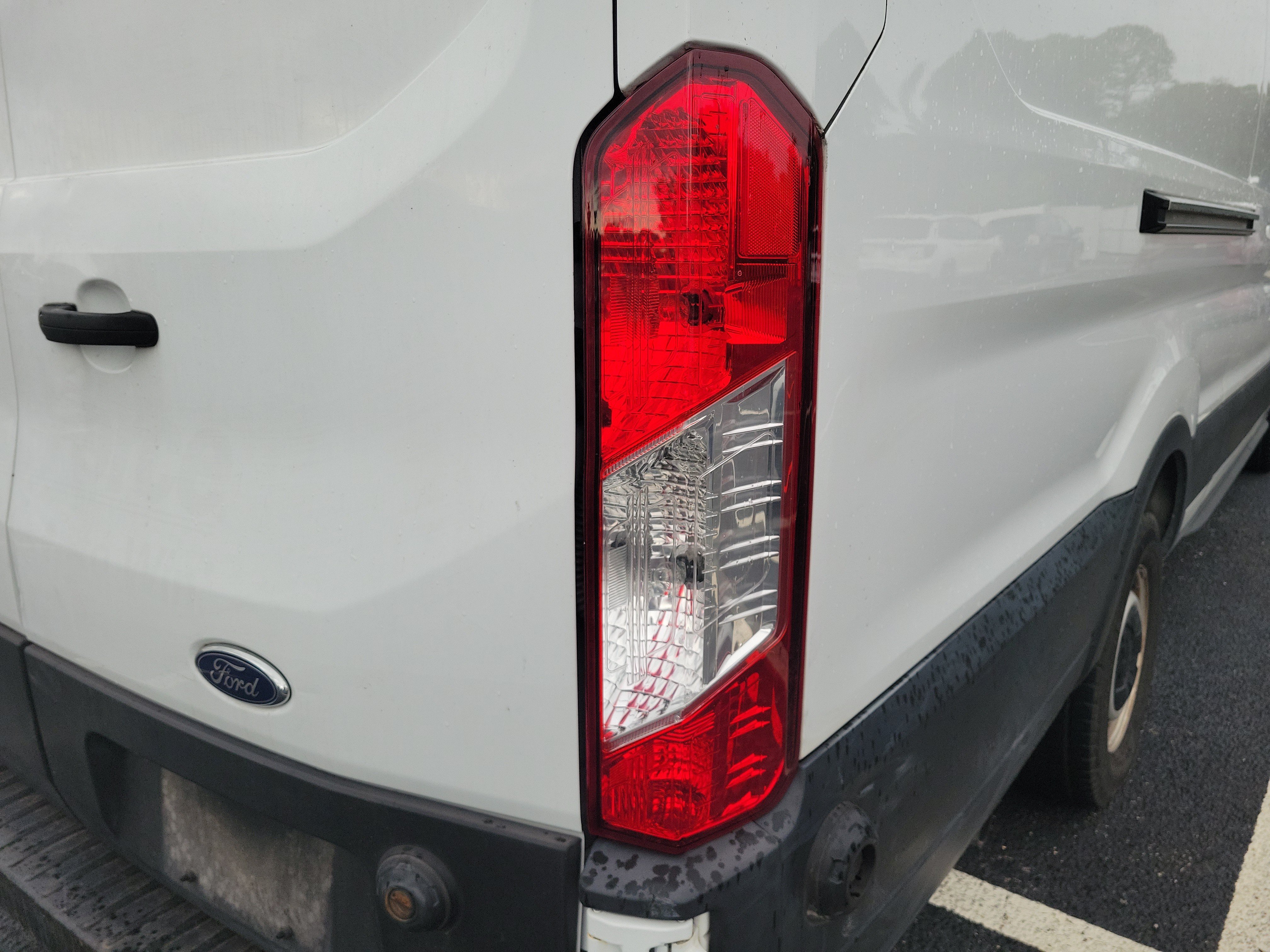 Used 2022 Ford Transit 250 148 High Roof Extended w/ Load Area Protection Package RWD image 10