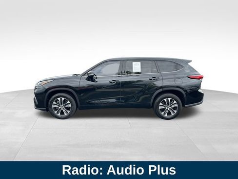 Used 2021 Toyota Highlander XLE FWD image 2