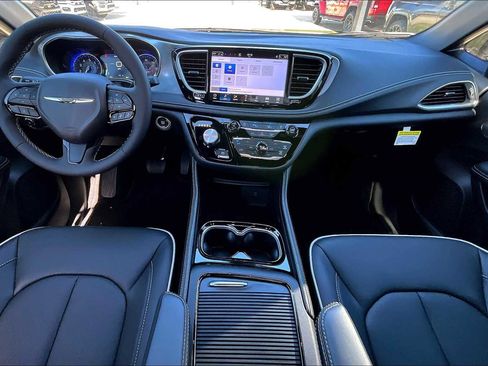 New 2026 Chrysler Pacifica Limited w/ S Appearance Package image 6