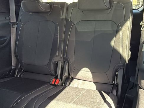 New 2025 Jeep Grand Cherokee L Laredo image 11