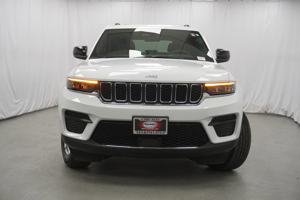 Certified 2025 Jeep Grand Cherokee Laredo X AWD/4WD image 15