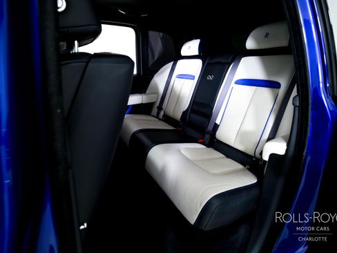 Used 2021 Rolls-Royce Cullinan Black Badge image 19