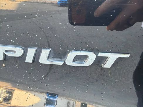 Used 2017 Honda Pilot Touring image 6