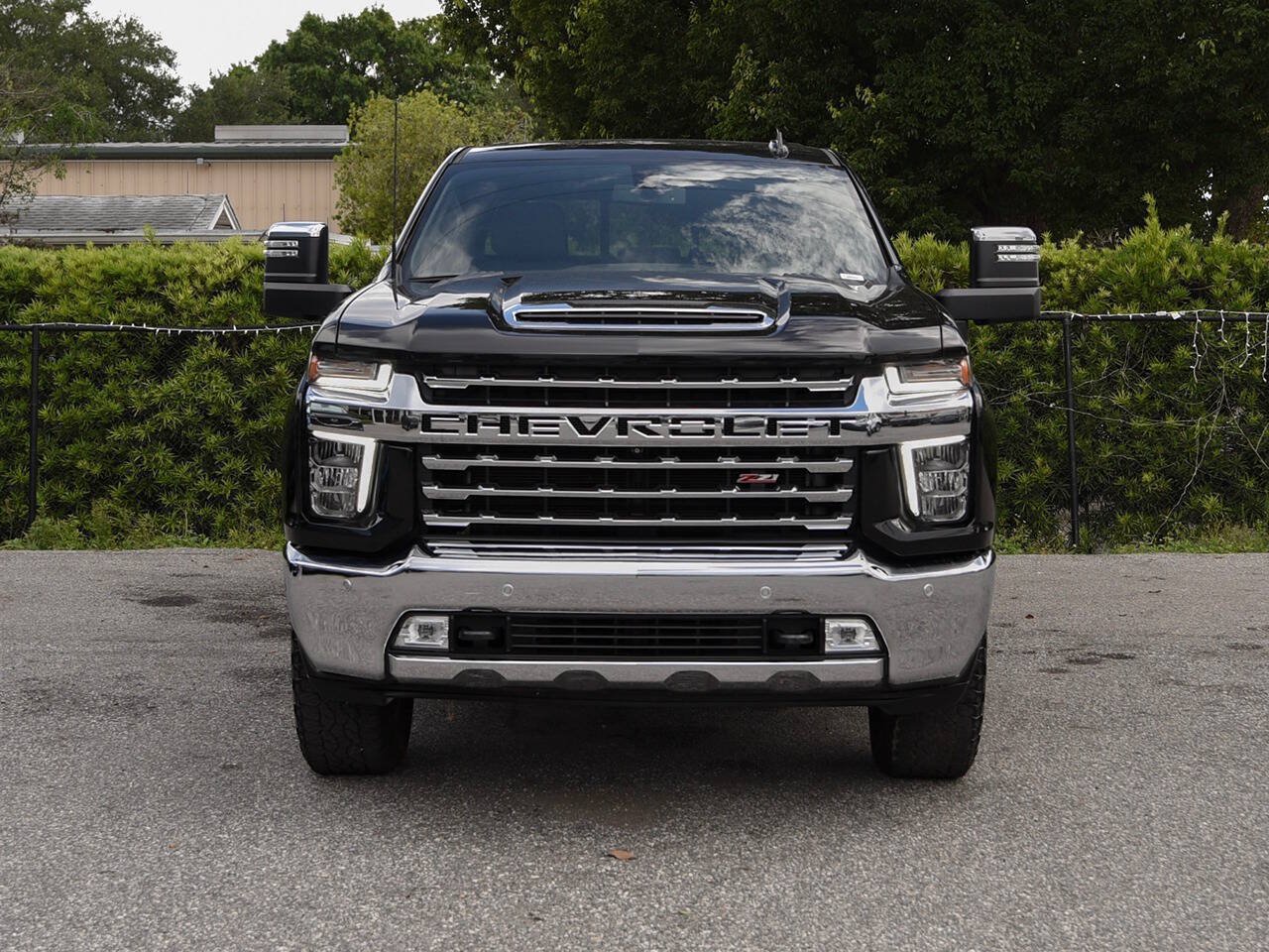 Used 2022 Chevrolet Silverado 2500 LTZ w/ LTZ Plus Package AWD/4WD image 3