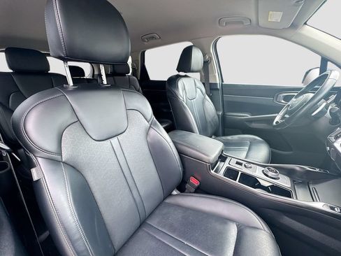 Certified 2023 Kia Sorento EX AWD/4WD image 31