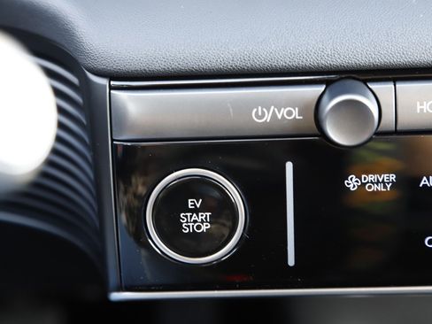 New 2025 Hyundai Ioniq 5 SEL image 22