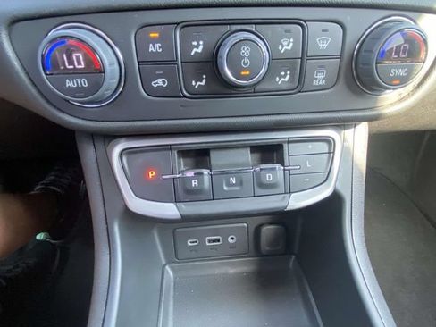 Certified 2024 GMC Terrain SLE w/ Driver Convenience Package FWD image 18