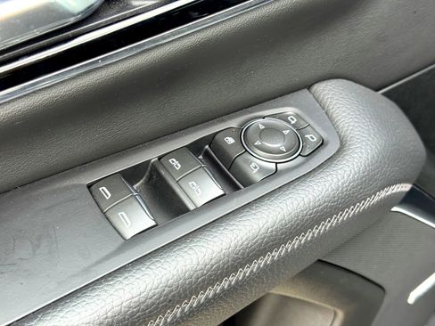 Used 2025 GMC Yukon XL Denali image 16