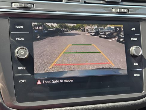 Used 2023 Volkswagen Tiguan SE w/ Panoramic Sunroof Package FWD image 20