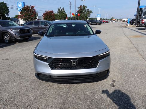 Certified 2025 Honda Accord SE image 9