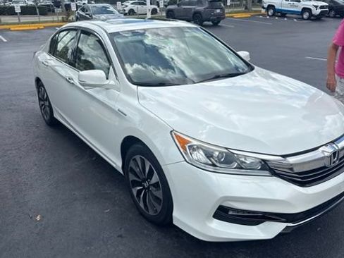Used 2017 Honda Accord EX-L image 2