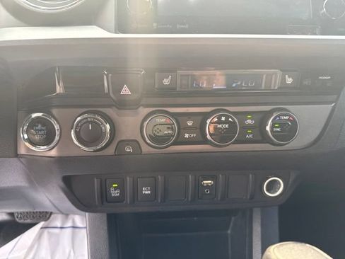 Used 2017 Toyota Tacoma 4x4 Double Cab image 31