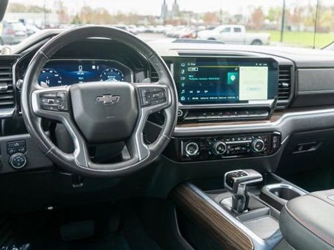Used 2022 Chevrolet Silverado 1500 LT Trail Boss w/ LPO, Dark Essentials Package AWD/4WD image 12