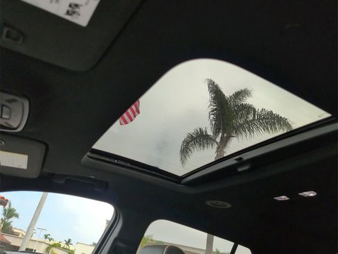 Used 2023 Chevrolet Traverse Premier image 19