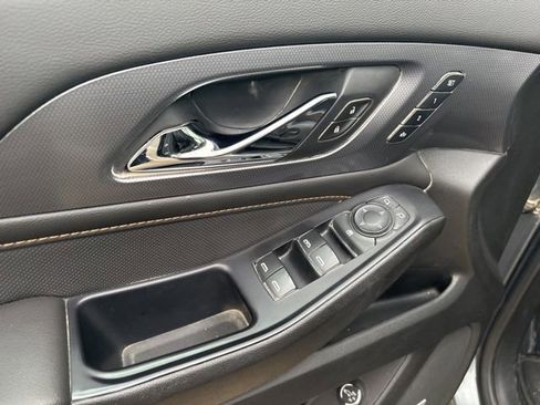 Used 2020 Chevrolet Traverse Premier image 12