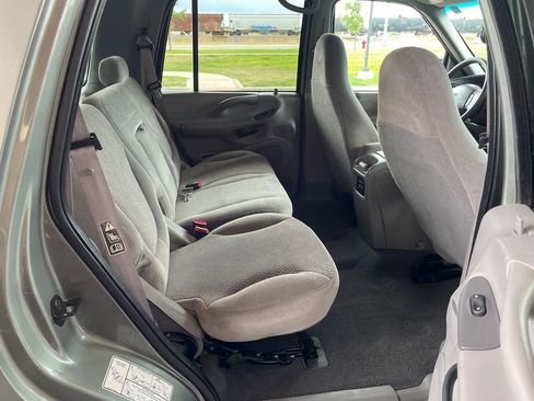 Used 1999 Ford Expedition XLT image 17