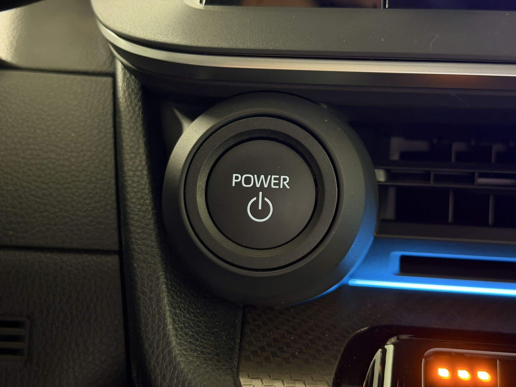Used 2024 Toyota Prius XLE FWD image 18