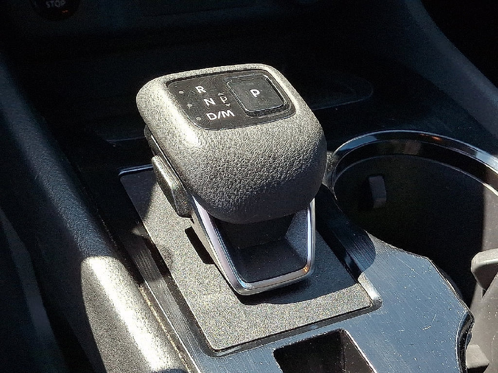 Used 2024 Nissan Rogue S AWD/4WD image 15