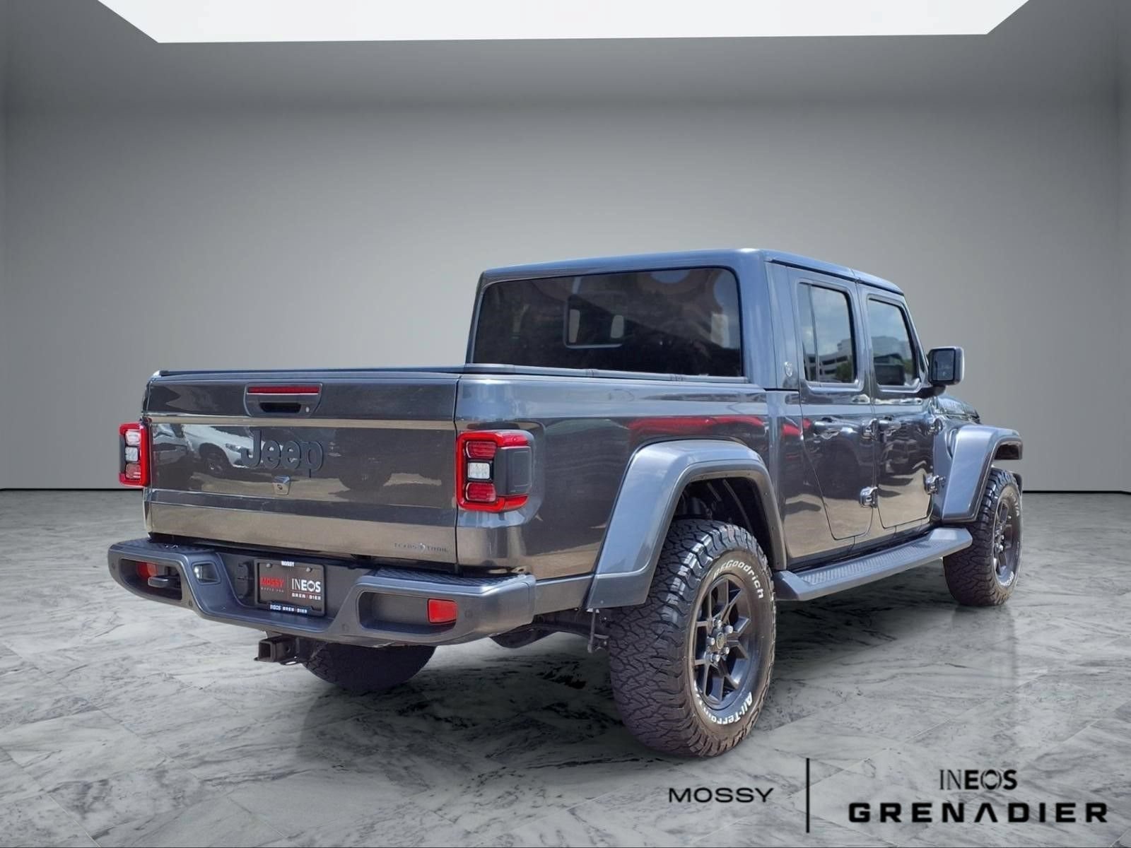 Used 2025 Jeep Gladiator Sport AWD/4WD image 7