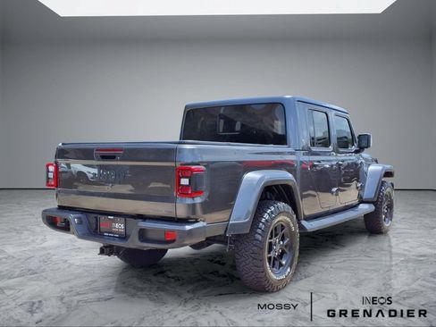 Used 2025 Jeep Gladiator Sport AWD/4WD image 7