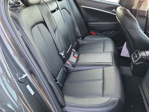 Certified 2025 Genesis G70 2.5T image 21