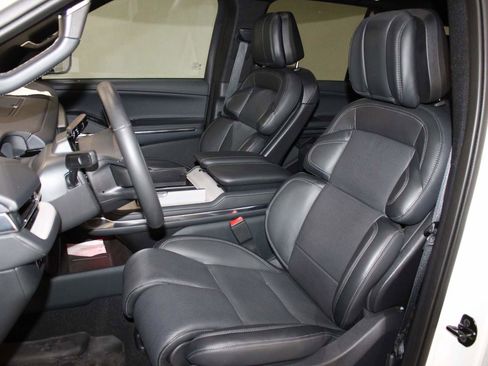 Used 2025 Lincoln Navigator Reserve w/ Jet Appearance Package image 10