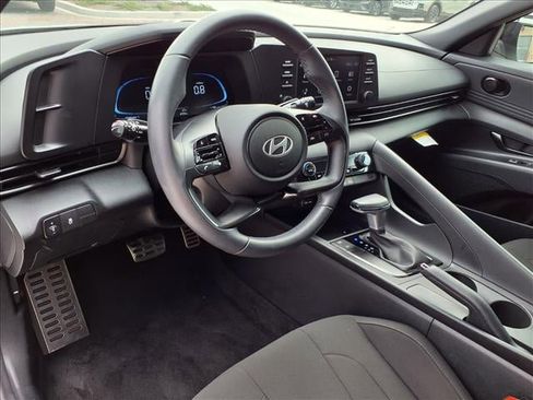 Certified 2025 Hyundai Elantra Sport image 13