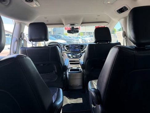 Used 2024 Chrysler Pacifica Limited FWD image 35
