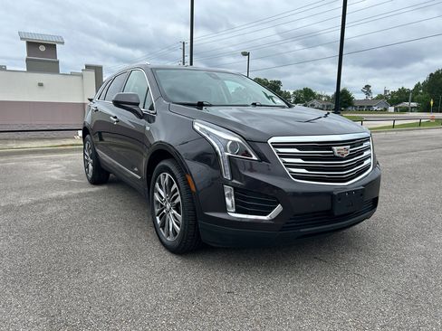 Used 2019 Cadillac XT5 Luxury FWD image 2