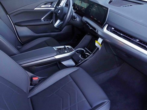 Certified 2025 BMW X2 xDrive28i w/ Premium Package image 10