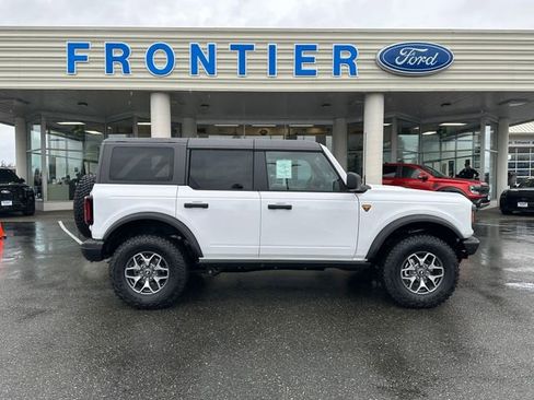 New 2025 Ford Bronco Badlands image 2