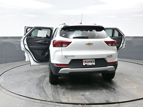 Used 2025 Chevrolet TrailBlazer LT w/ Driver Confidence Package image 57