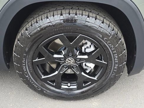Used 2025 Volkswagen Atlas Peak Edition SE AWD/4WD image 9