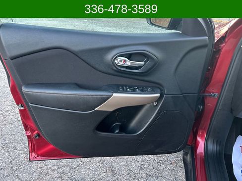 Used 2017 Jeep Cherokee Sport image 10