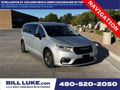 Used 2024 Chrysler Pacifica Select