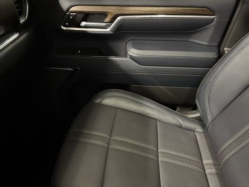 Used 2024 Chevrolet Silverado 2500 High Country w/ High Country Premium Package image 15