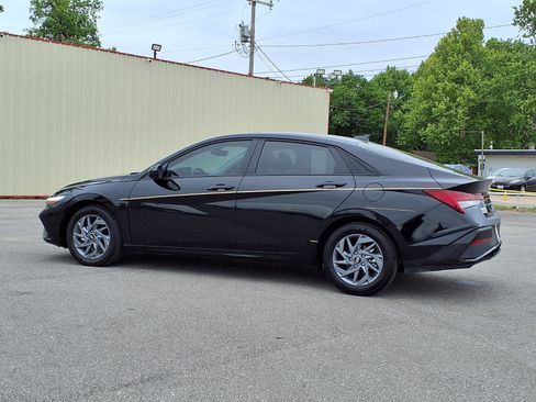 Used 2025 Hyundai Elantra Hybrid FWD image 17