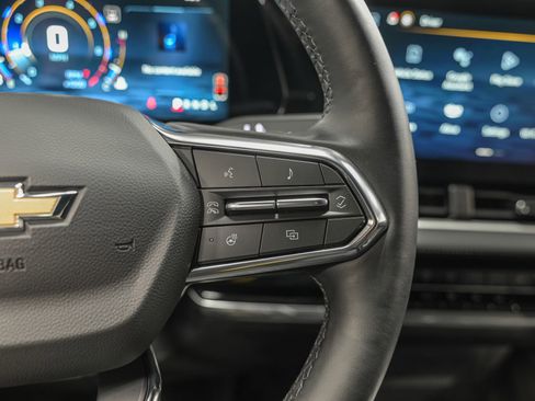 Used 2025 Chevrolet Equinox LT w/ Safety and Technology Package image 19