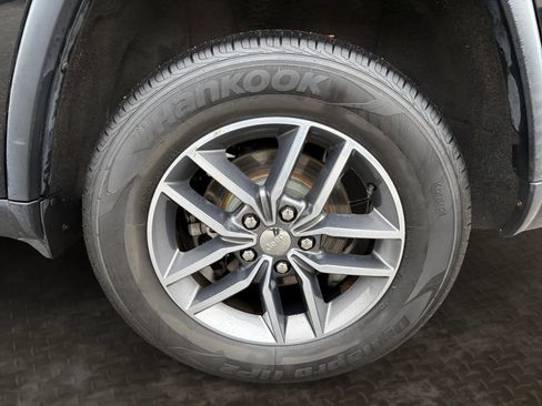 Used 2018 Jeep Grand Cherokee Limited w/ Luxury Group II image 36