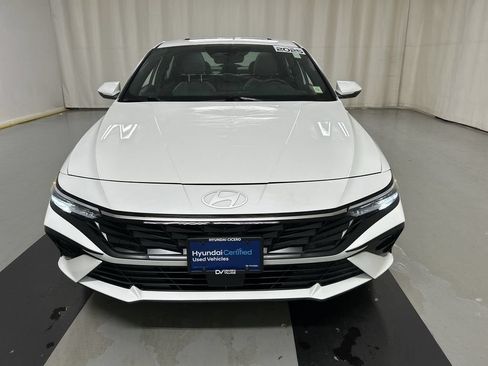 Used 2025 Hyundai Elantra Limited FWD image 3