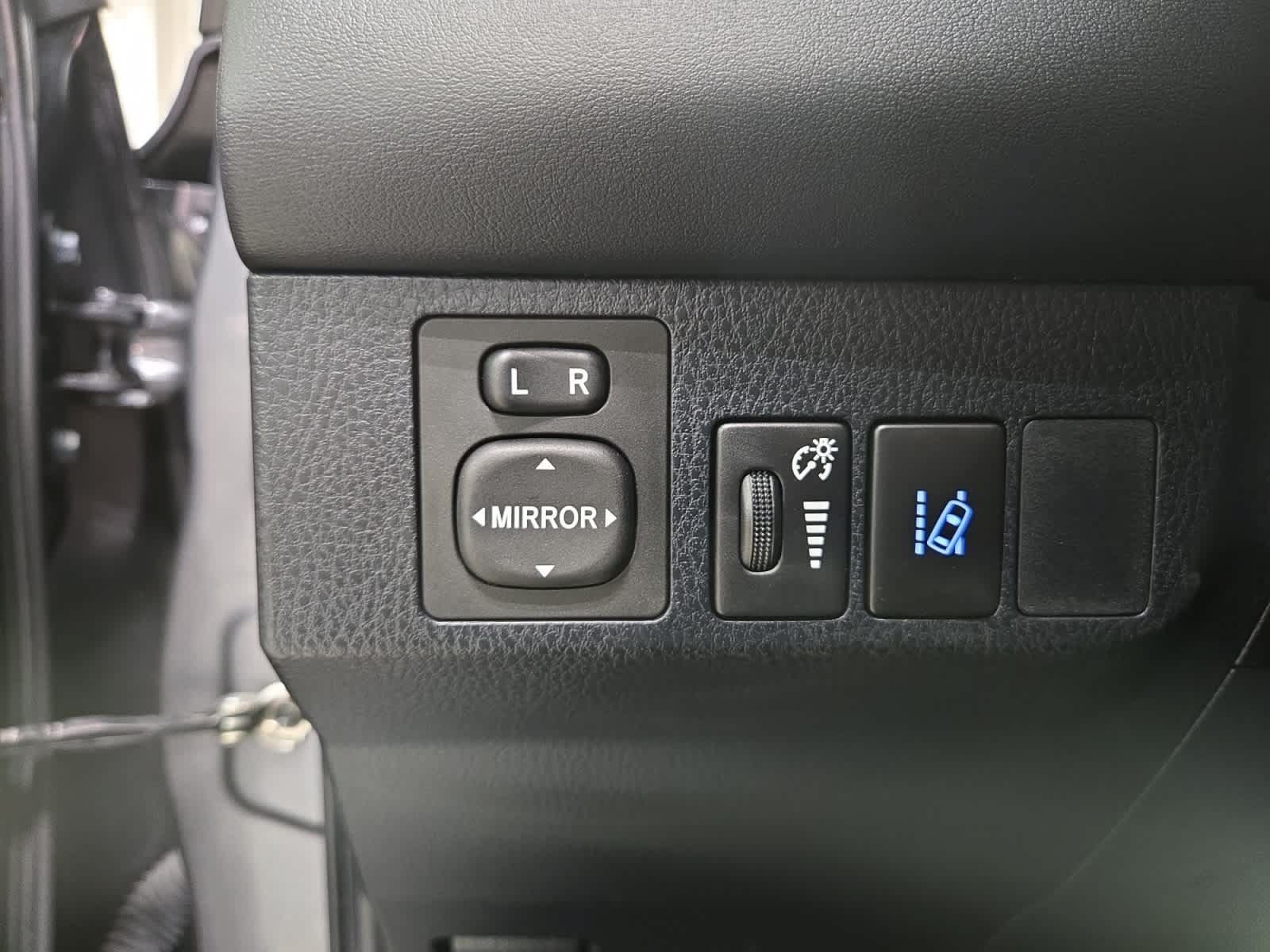 Used 2016 Toyota RAV4 Limited AWD/4WD image 32